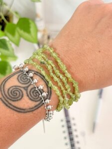 Pulseira Cascalho Peridoto - Desapego, Coragem para enfrentar mudanças