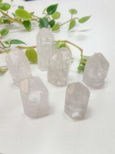 Ponta de Cristal Natural Polida - Harmonia Espiritual e a Purificação do Ambiente - Imagem 4