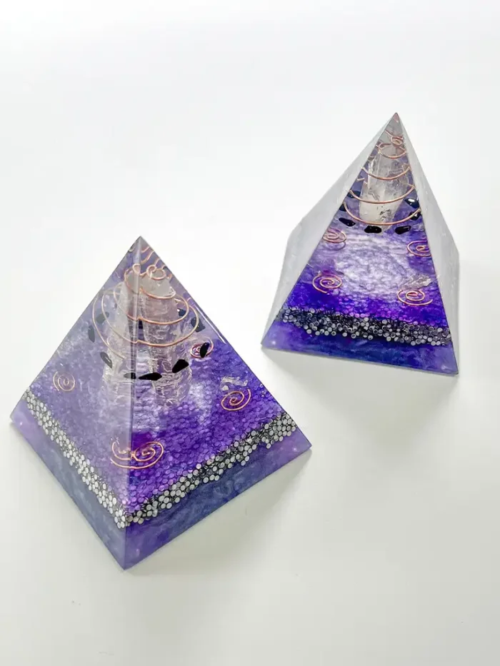 Orgonite Pirâmide Média Espiral - Ametista - Intuição e Espiritualidade