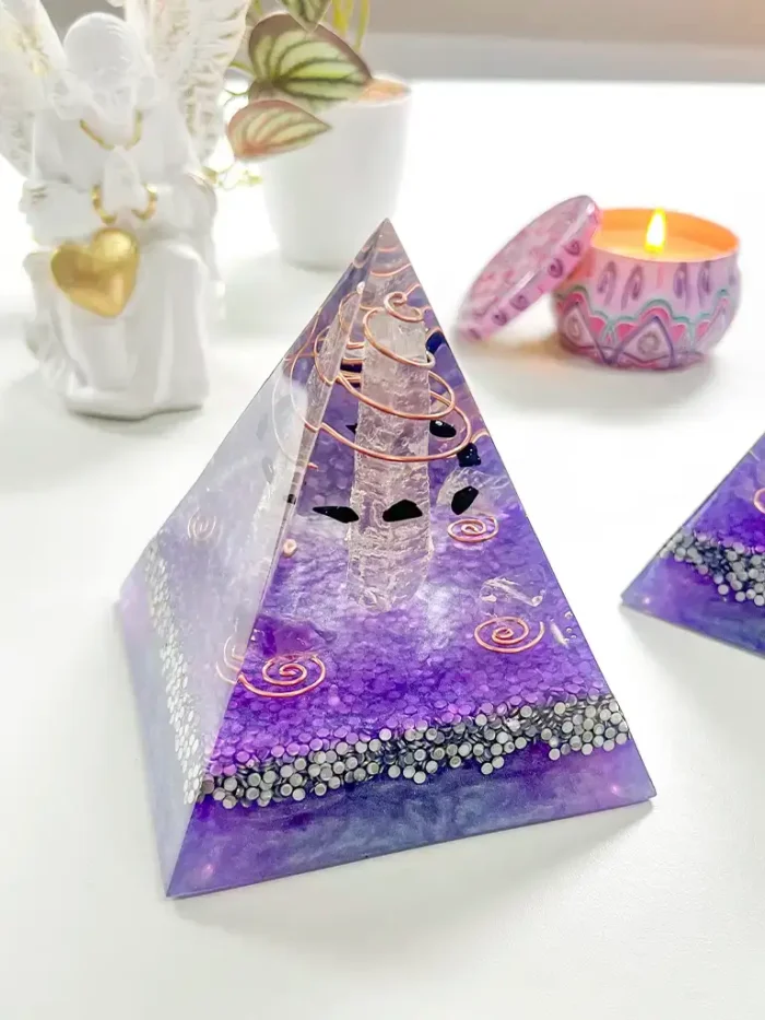 Orgonite Pirâmide Média Espiral - Ametista - Intuição e Espiritualidade