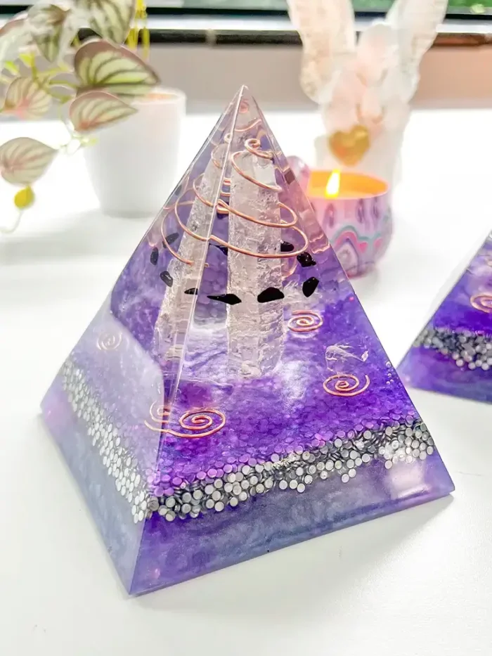 Orgonite Pirâmide Média Espiral - Ametista - Intuição e Espiritualidade