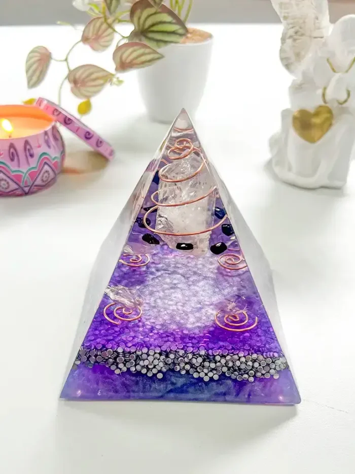 Orgonite Pirâmide Média Espiral - Ametista - Intuição e Espiritualidade