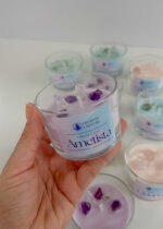 Vela Aromática Ametista com Cristais Naturais | Alecrim e Verbena | Coleção Colors — Dharma Cristais