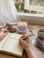 Kit Presente Intenção Caneta de cristais 7 chakras + Vela Quartzo Rosa (framboesa e baunilha) - Imagem 2