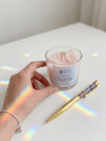 Kit Presente Intenção Caneta de cristais 7 chakras + Vela Quartzo Rosa (framboesa e baunilha)