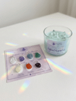 Kit Presente Expanção: Pingentes cristais 7 chakras + Vela Água Marinha (brisa do mar)